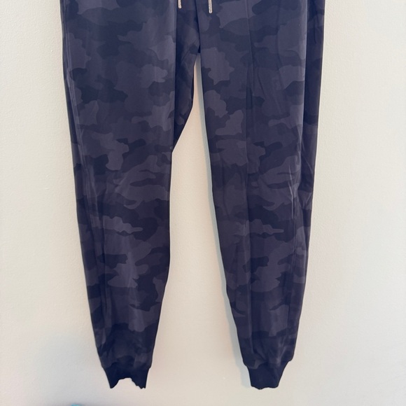 Lululemon Stretch High-Rise Jogger - Picture 6 of 12